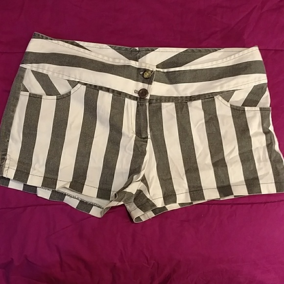 Forever 21 Pants - Forever 21 striped medium shorts
